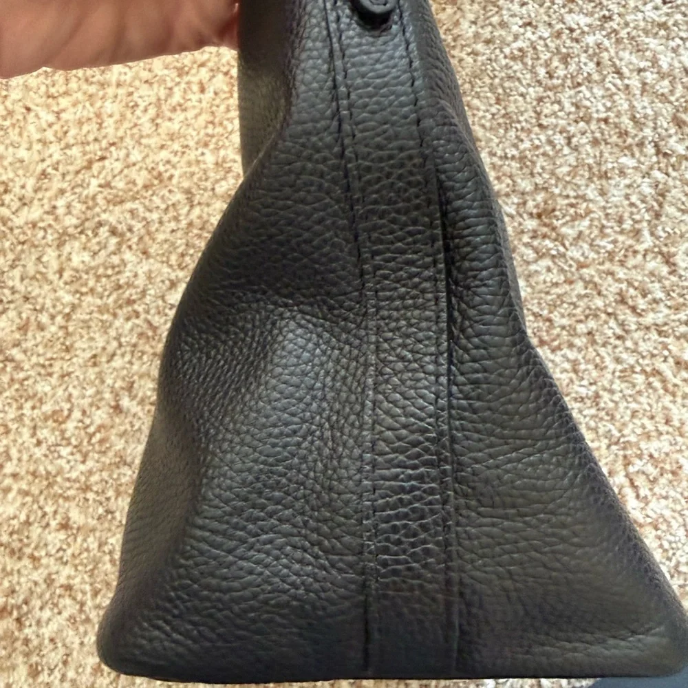 VESTIRSI Black Pebbled Eden Leather Slouch Bag with extra crossbody strap - Picture 3 of 9